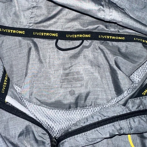 Gray Nike Lightweight Running Women's Jacket - Picture 2 of 4